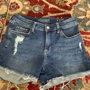 Mid rise size 7 denim shorts💕✨